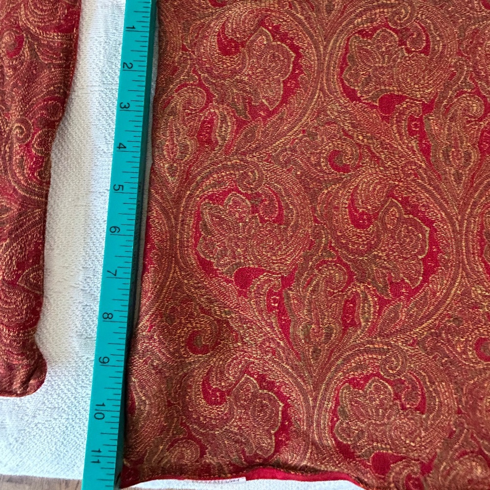 Crate & Barrel Set of 6 Red Paisley Placemats - Picture 5 of 7